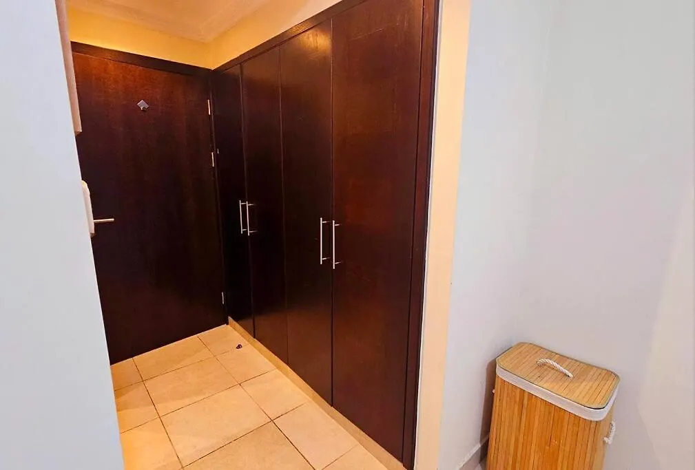 Marina View 1-Bedroom Apartment Dubai