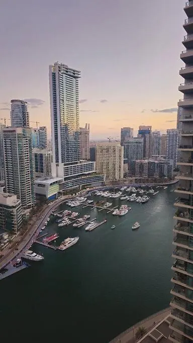 Marina View 1-Bedroom Apartment Dubai