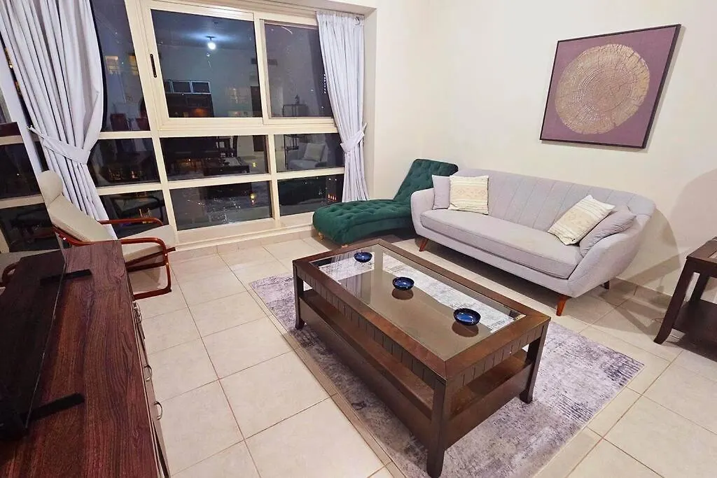 Marina View 1-Bedroom Apartment Dubai